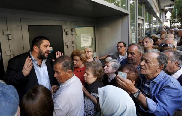 Manifestaciones de pensionistas a las puertas del Ministerio de Economía de Grecia