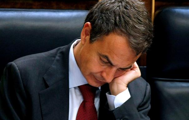 Zapatero insiste en que la reforma de las cajas no supondrá privatizarlas