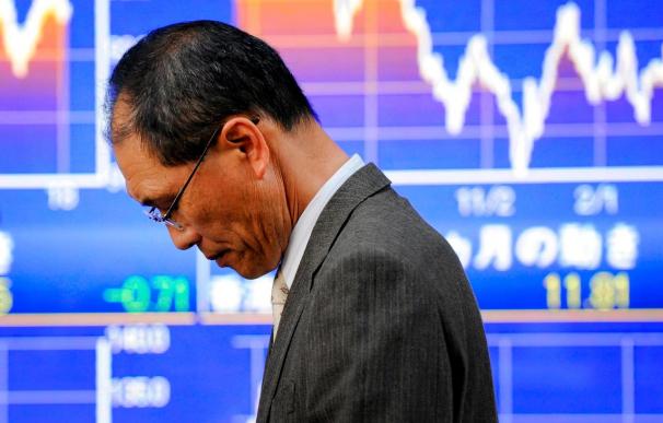 Tokio cierra con pérdidas una sesión marcada por la dimisión de Hatoyama