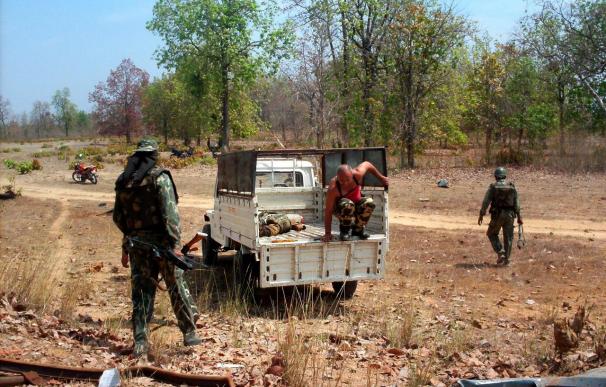 Mueren 26 policías en una emboscada de la guerrilla maoísta en el centro de la India