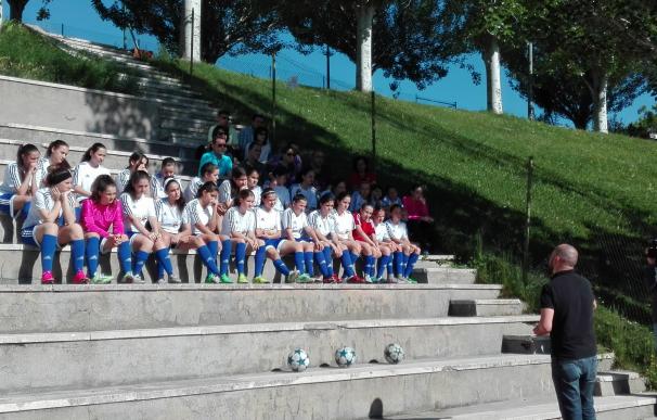 AFE expone el programa Educa a un Niño de ACNUR a las niñas de su Escuela de Fútbol
