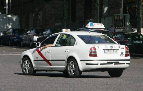 Taxistas le dicen al Ayuntamiento que mantienen las movilizaciones del 16 de marzo si no hacen frente a Uber y Cabify