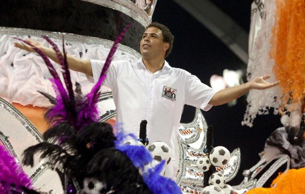 Ronaldo participó en la carroza del Corinthians en el carnaval de Sao Paulo