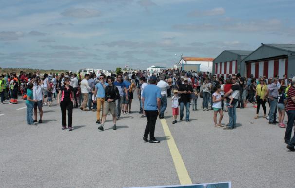 El I Festival Aéreo del Aljarafe reúne a más de 3.500 personas en el aeródromo de La Juliana