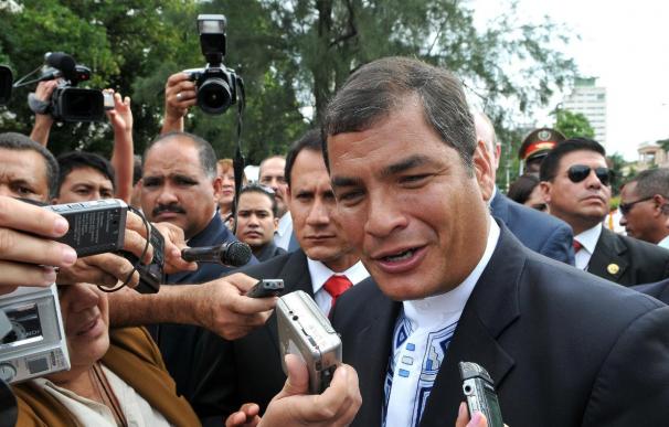 Correa advierte a la oposición de que no le podrán sacar del poder con la violencia