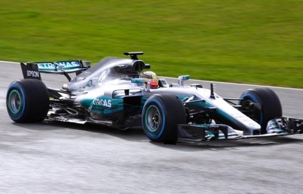 Un problema eléctrico en el Mercedes impide a Hamilton rodar hasta la próxima semana
