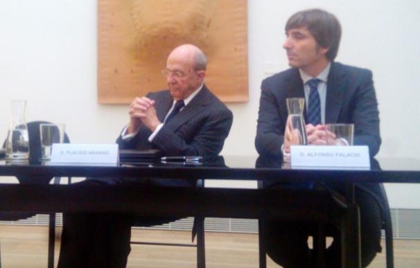 "Es un día muy feliz", dice Plácido Arango tras oficializar su donación al Museo Asturias