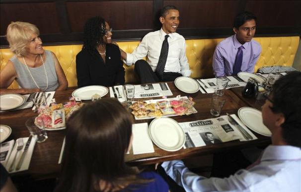 Obama se lleva a comer a varios de sus voluntarios de campaña