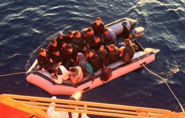 Un total de 1.400 inmigrantes a bordo de 83 pateras llegaron a las costas andaluzas en lo que va de 2015