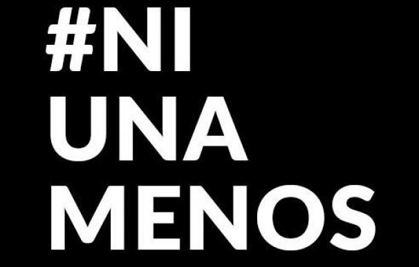 Carmena y ediles de Ahora Madrid se van a negro apoyando la campaña #NiUnaMenos por últimos asesinatos machistas