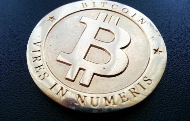 Bitcoin supera los 1.000 dólares por primera vez desde 2013
