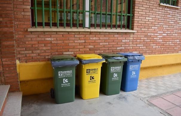 Epremasa entrega contenedores a los colegios de Peñarroya-Pueblonuevo para facilitar el reciclaje