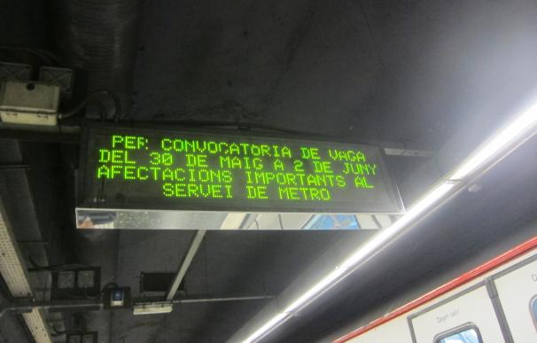 El Metro de Barcelona registra congestiones y un 19% menos de usuarios entre las 7 y las 9 por la huelga