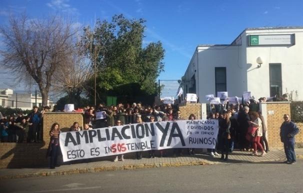 La Junta prevé "soluciones" para los IES de Valencina y Coria y espera retirar 34 caracolas el próximo curso