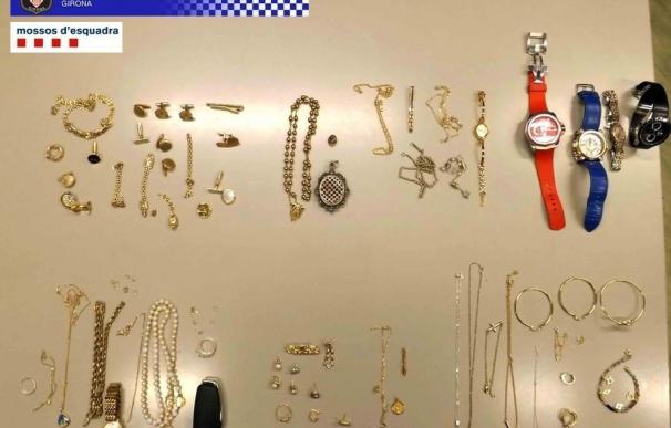 Dos detenidos por vender joyas robadas en una tienda de compraventa en Girona