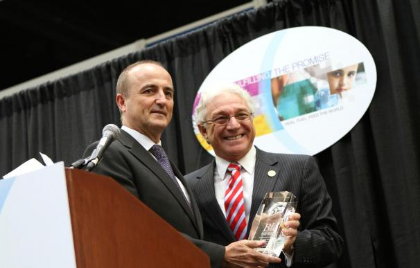 Un ministro español recoge el premio de Liderazgo Internacional en la Feria BIO de Chicago