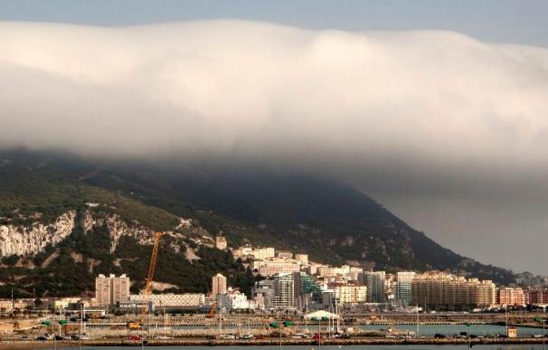 Gibraltar tacha de "inaceptable" la tasa para los vehículos