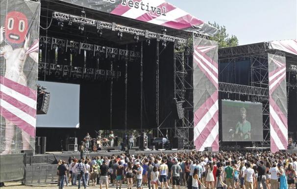 El Festival Altaveu premia a Manel por alcanzar número 1 de ventas en España