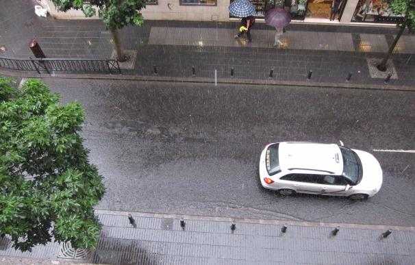 Posibilidad de chubascos y tormentas este domingo en Canarias, que serán localmente fuertes por la tarde