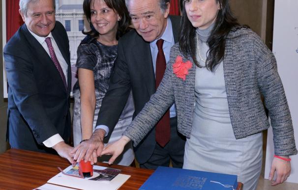 Correos dedica un sello al Bicentenario de la Fundación del Teatro Real y al 20 aniversario de su reapertura