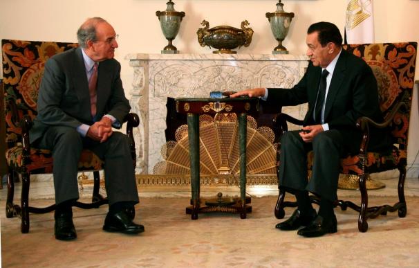 George Mitchell analiza con Mubarak formas de que entre más ayuda a Gaza