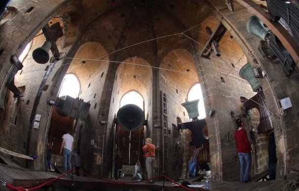 Las campanas mayores de la Catedral voltean tras su restauración para anunciar la fiesta de patrona