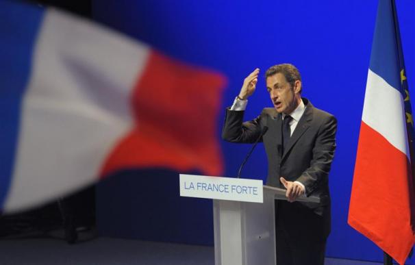 Sarkozy, desafiante sobre el papel del BCE antes de los comicios