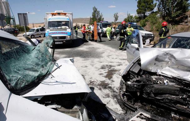 Al menos cuatro muertos en una colisión frontal de turismos en la A-62 en Salamanca