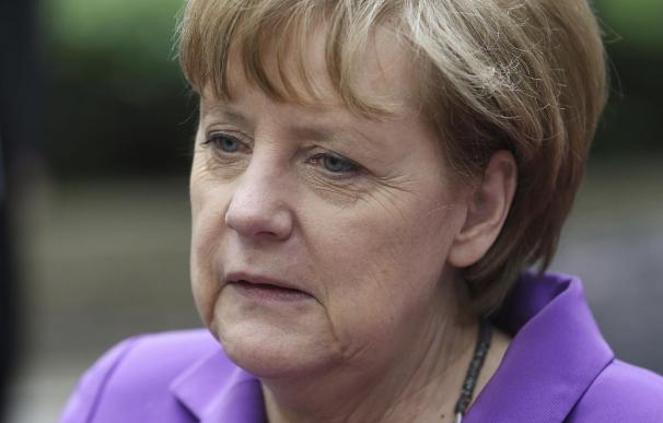 Merkel defiende reforma de jubilación a los 63 años ante crítica de sus filas