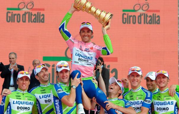 Basso vuelve a ganar la carrera rosa, Arroyo se mantuvo segundo