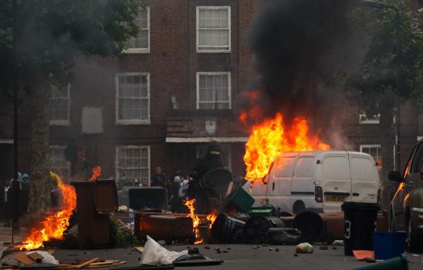 Riots And Looting Continues Across London