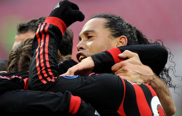 Ronaldinho niega que se fuera de fiesta antes del derbi que el Milán perdió