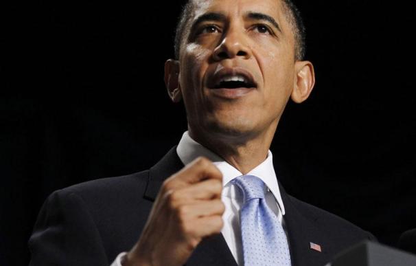 Obama acusa a los políticos de ser "insensibles" y les insta a "superar las divisiones" para servir mejor al país