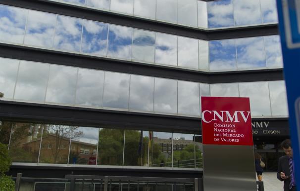 La CNMV advierte de siete 'chiringuitos financieros' en Reino Unido, Italia y Luxemburgo