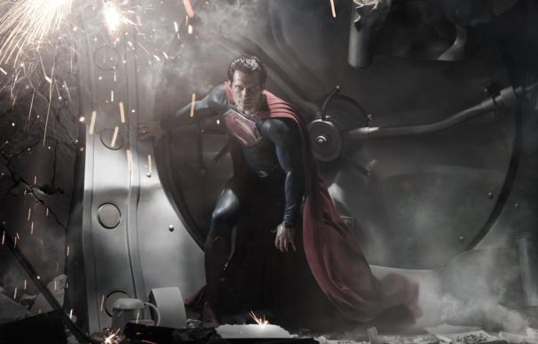Así le queda al nuevo Superman el traje