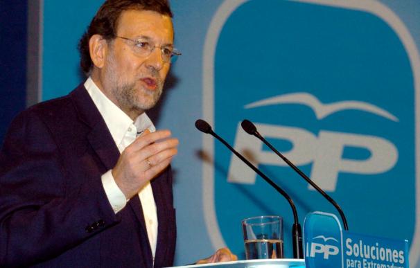 Rajoy se ve preparado para gobernar ya y reta a Zapatero a debate en Congreso