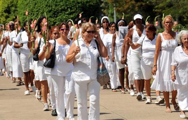 Un grupo del exilio cubano denuncia "brutal represión" contra las Damas de Blanco