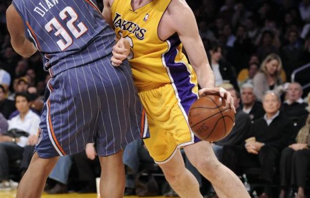 99-97. Los Lakers, con Bryant tocado, rompen el maleficio de los Bobcats