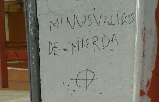 Pintadas neonazis en un colegio de Educació Especial || Federación de Educación de CCOO de Madrid