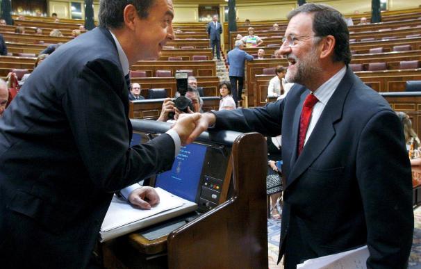 Zapatero y Rajoy viajan hoy a Bruselas, en la víspera del Consejo Europeo