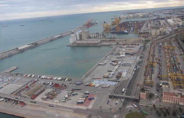 El Puerto de Barcelona licita la ampliación del Moll Adossat por 34 millones