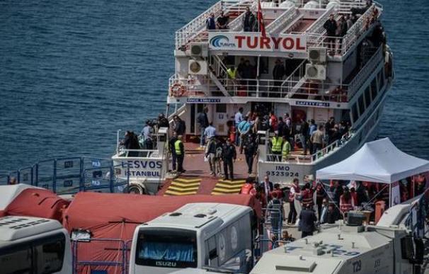 En Lesbos un refugiado intenta embarcar hacia Atenas escondido en maleta
