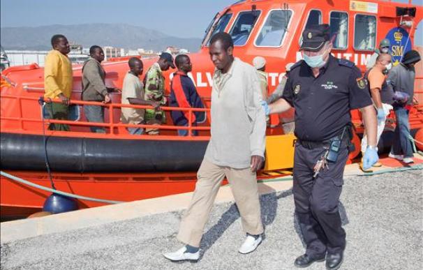 Rescatada una patera con 37 inmigrantes subsaharianos en la costa granadina