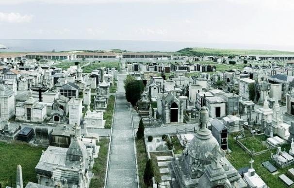 Un paseo por el cementerio de Ciriego con música, poesía y teatro para conmemorar el incendio del 1941