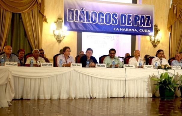 Los negociadores de Gobierno y FARC se declaran "en sesión permanente" hasta firmar la paz