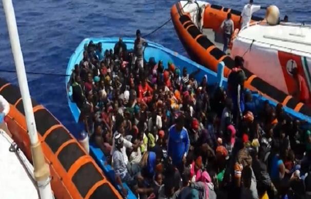 Inmigrantes rescatados esta semana afirman que naufragó una cuarta barca con 400 personas en el Mediterráneo