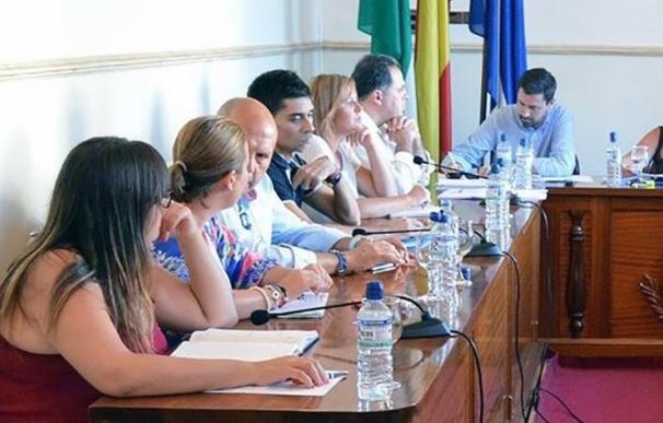El PP acusa a la alcaldesa socialista de San Juan del Puerto de "censurar" a la oposición en el Pleno