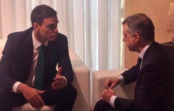 Sánchez y Urkullu comparten "la necesidad de revisar el pacto constitucional"
