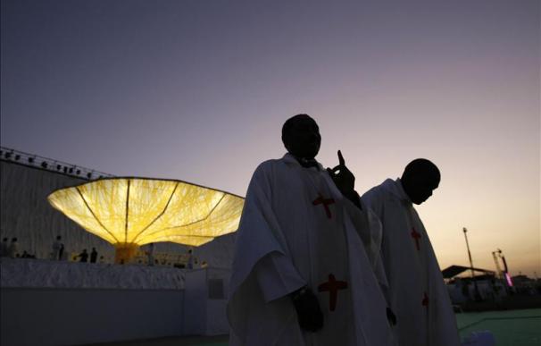 El papa se despide de Madrid con una misa multitudinaria en Cuatro Vientos