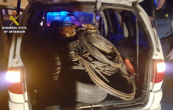 Detenidas tres personas, dos menores, a bordo de una furgoneta con 300 metros de cable robado en Lepe (Huelva)